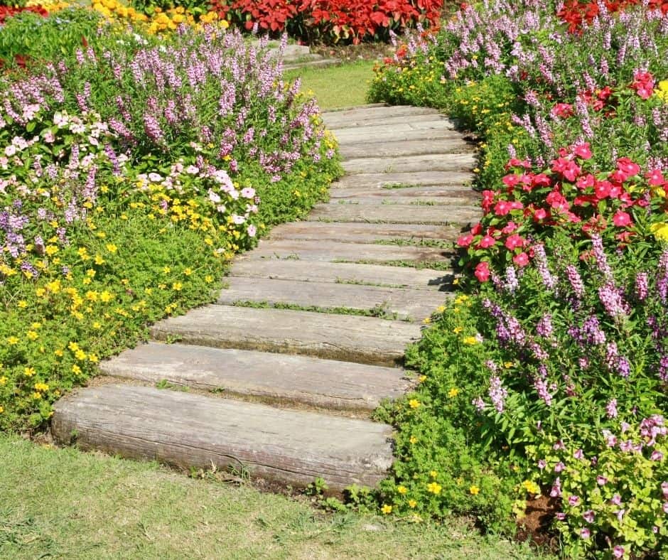 10 Beautiful Backyard Walkway Ideas