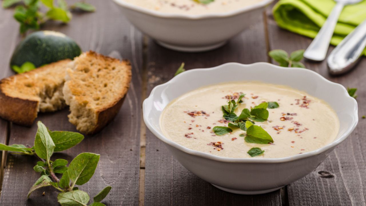 Creamy zucchini soup with chilli and oregano, crispy bread with garlic