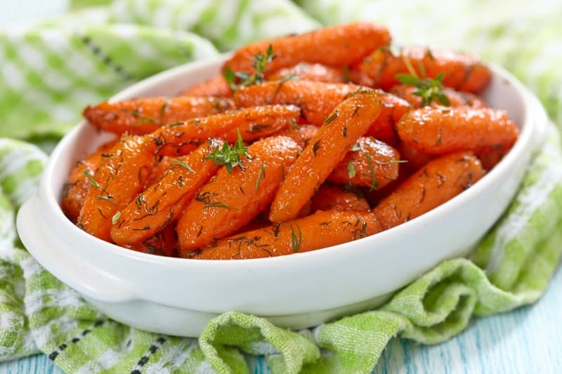 Honey Glazed Baby Carrots With Thyme And Dill