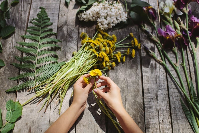 Making a dandelions wreath 