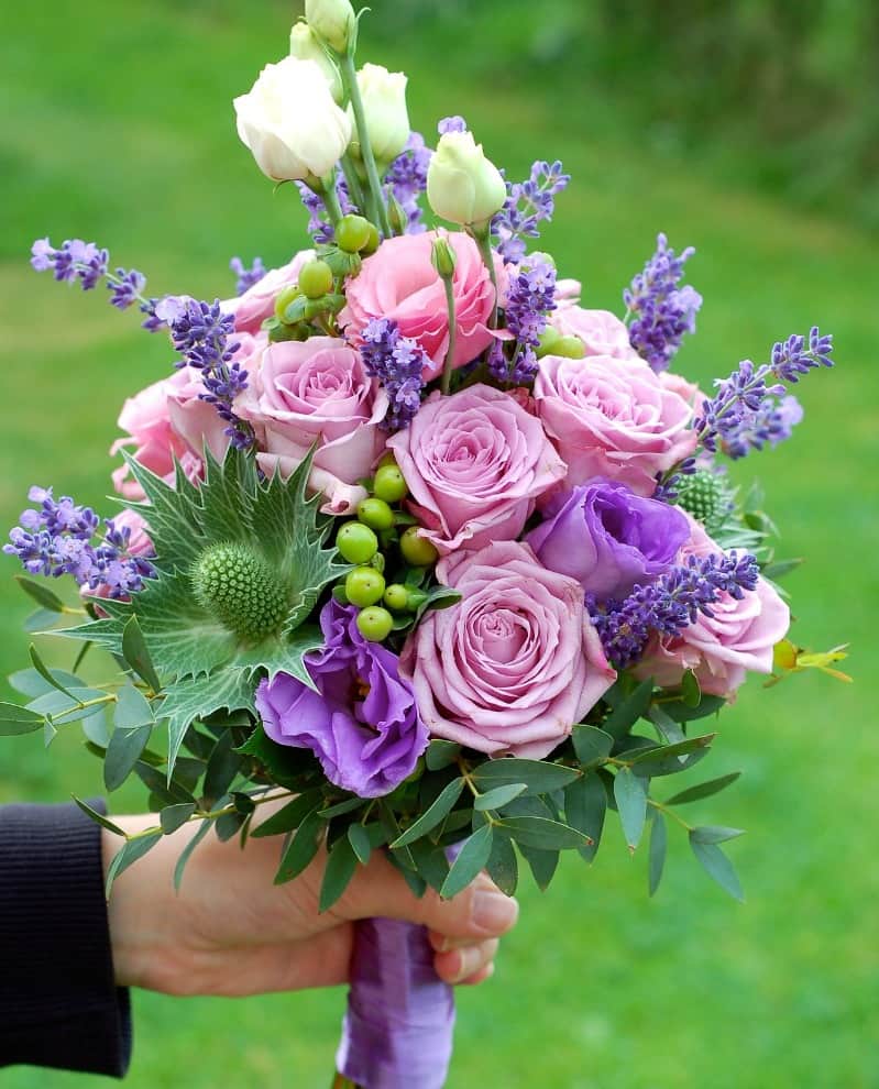 Purple and pink roses bouquet