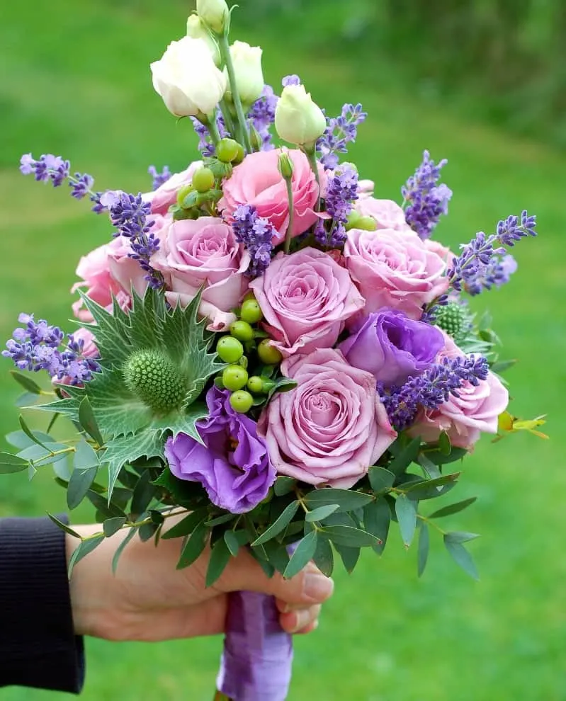 Purple and pink roses bouquet