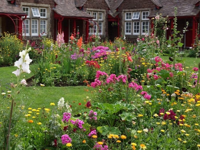 33 Must See Front Yard Landscaping Ideas For Your Home