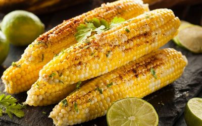 Yummy looking corn on the cob, ready to eat