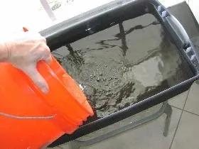 Filling tray with water