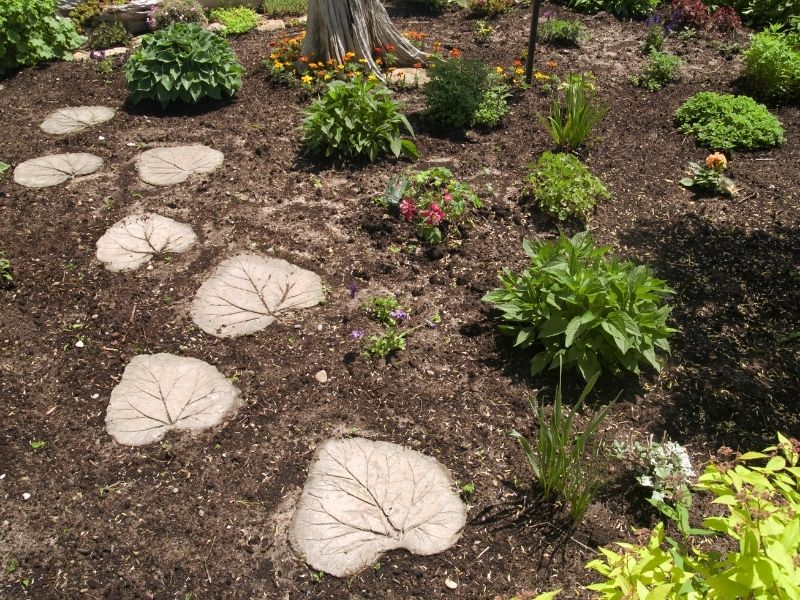 Leaf shaped stepping stones