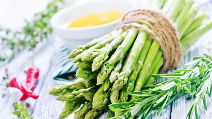 5 Top Health Benefits Of Asparagus & 4 Ways To Use It