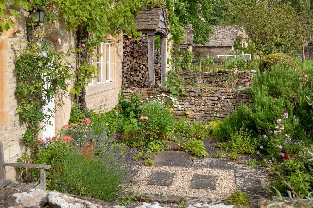 simple cottage garden