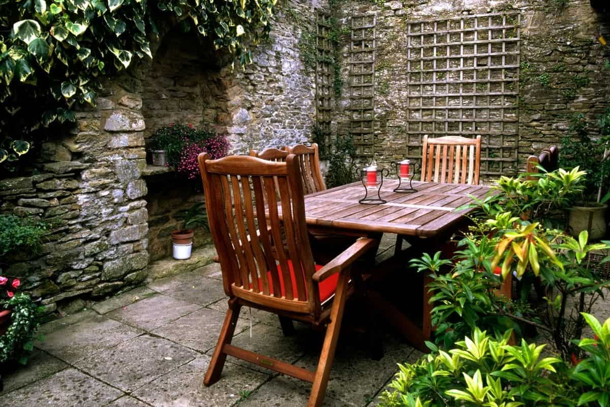 romantic patio garden