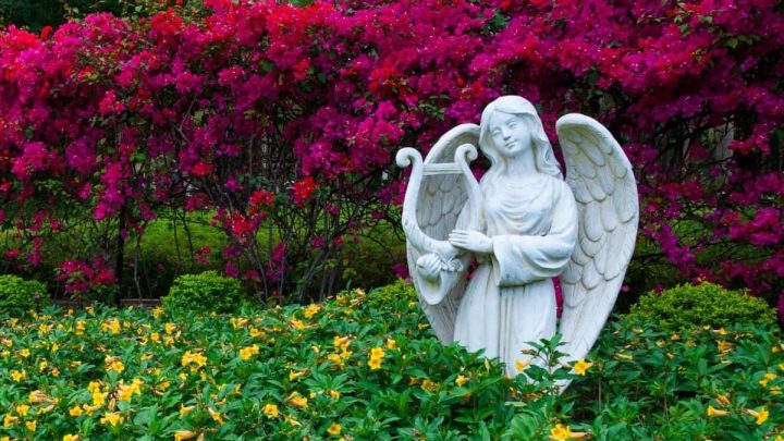 17 Beautiful Angel Garden Sculptures