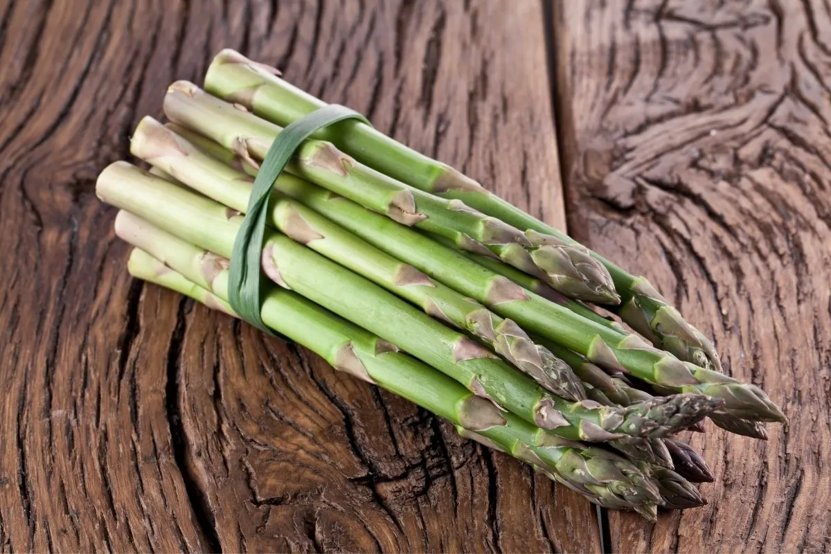 a bunch of fresh asparagus