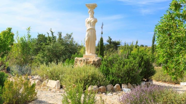 27 Stunning Greek Garden Sculptures for Your Landscape