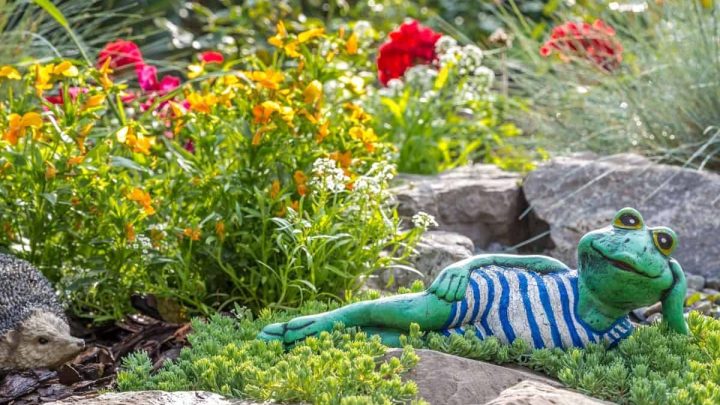 19 Unique Frog Garden Sculptures