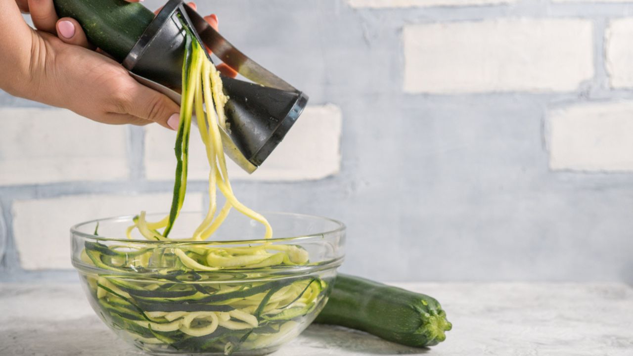 Making Zucchini Noodles with Spiralizer