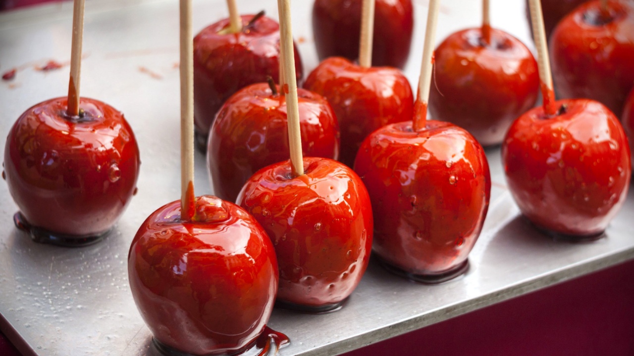 Still life exhibition of a set of caramel apples