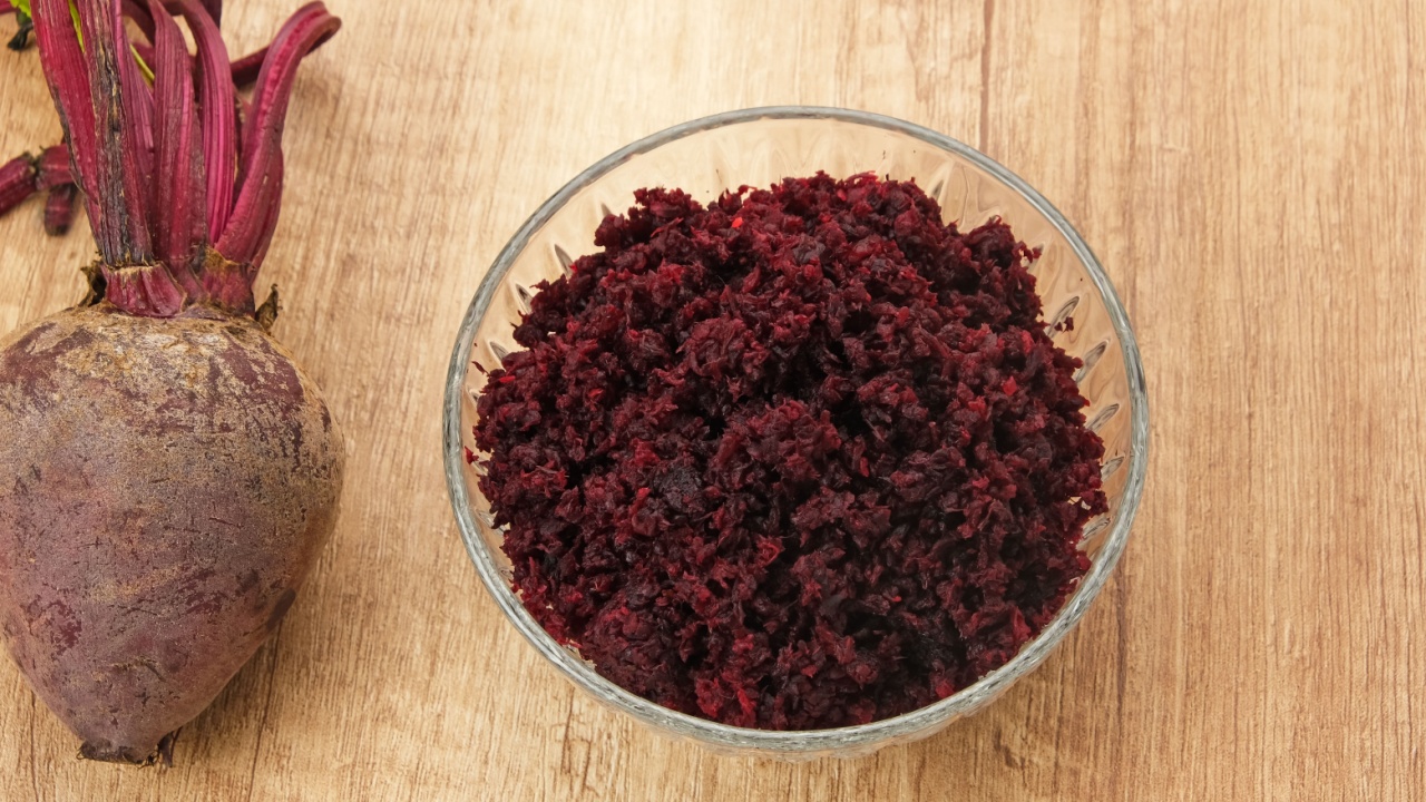 Organic beetroot pulp juice, squeezed from a slow juicer, zero waste.