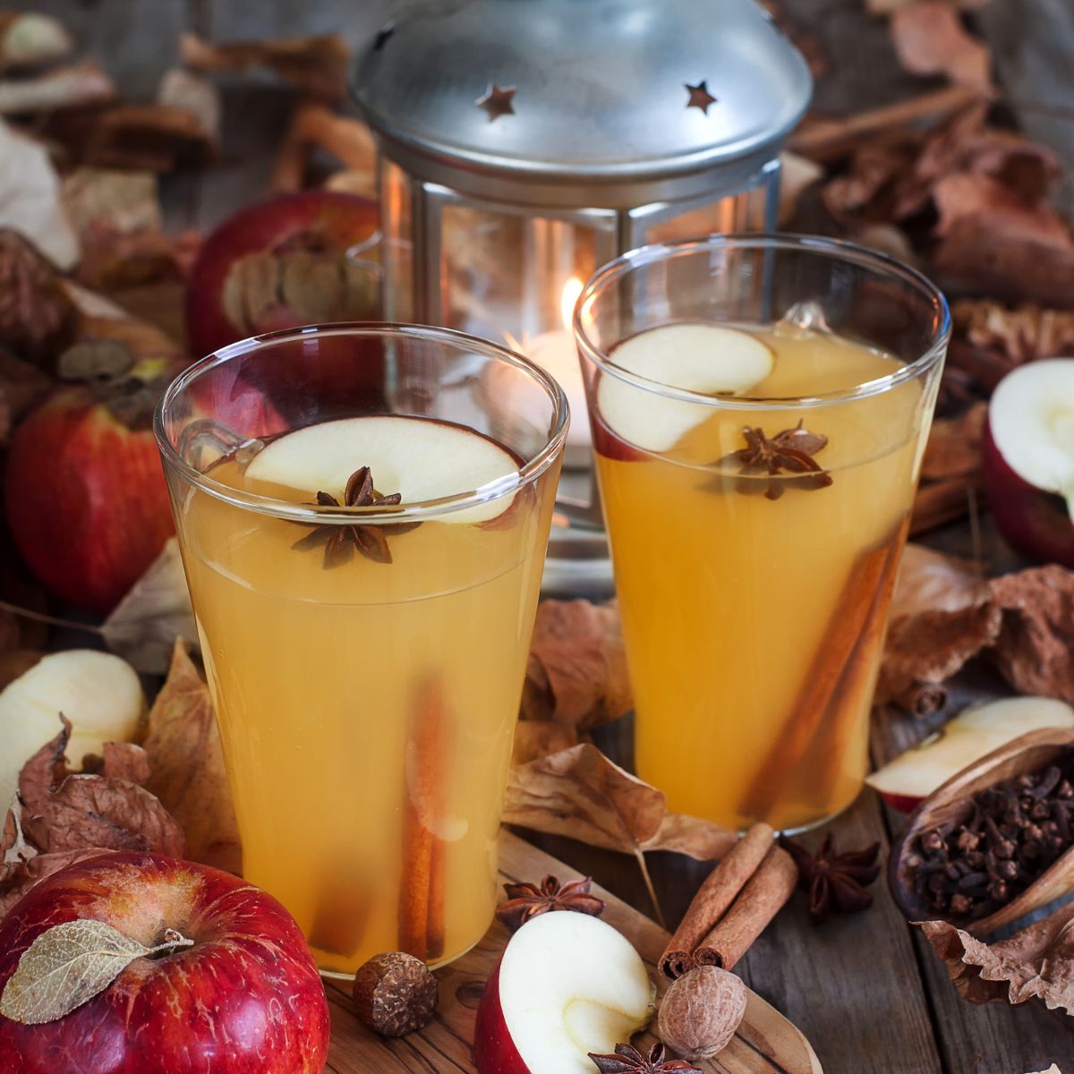 apple cider in glasses