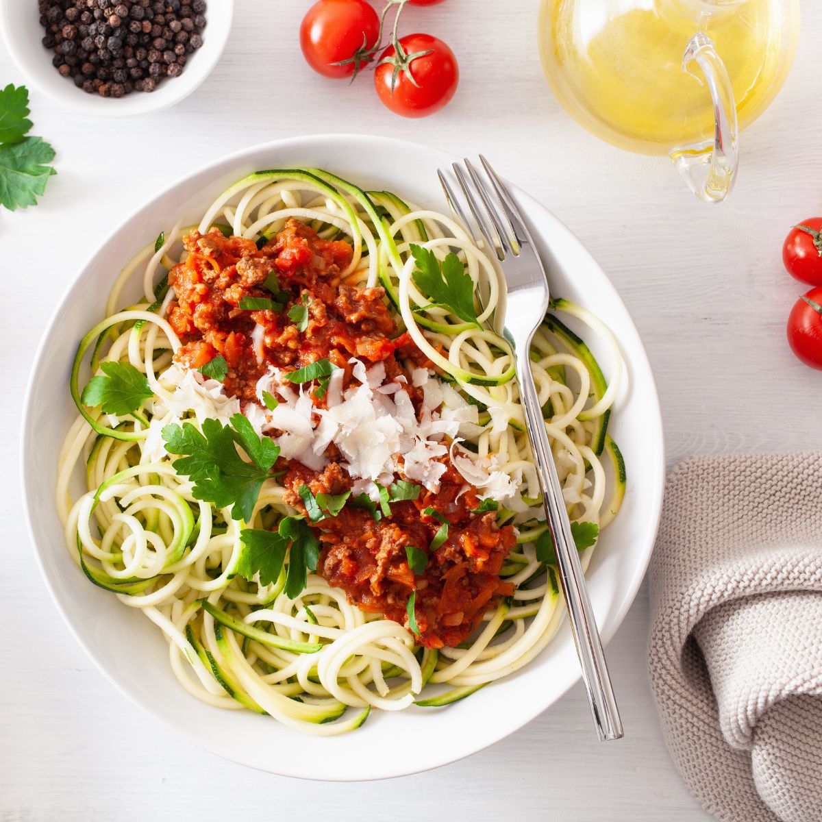 zoodles with tomatoes and parsley