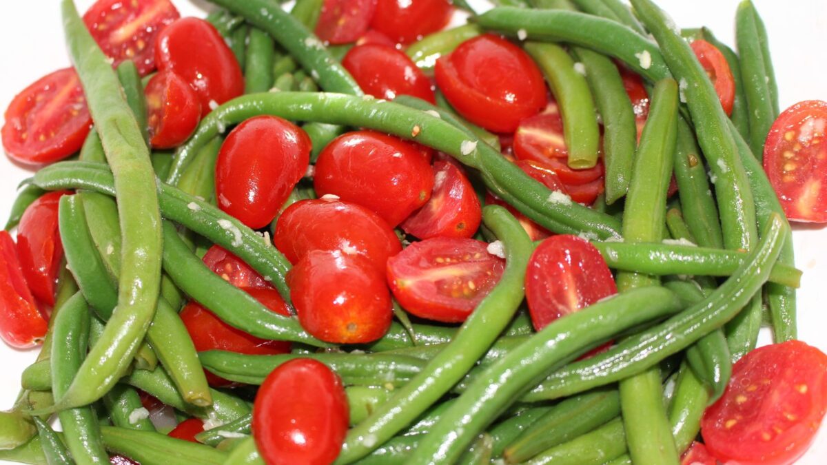 Green beans and cherry tomatoes.