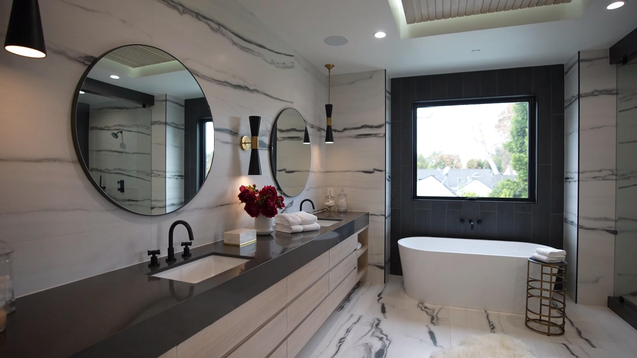 Spacious And Furnished Bathroom