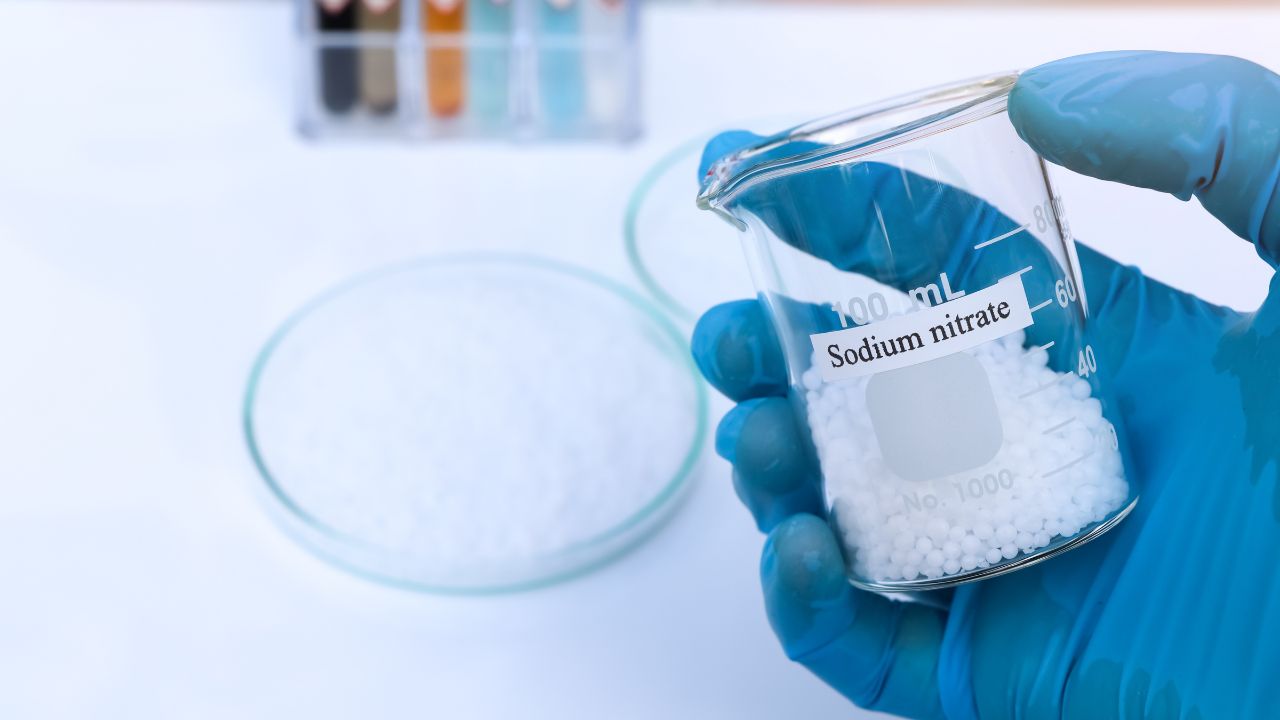 Sodium nitrate used in laboratory or industry