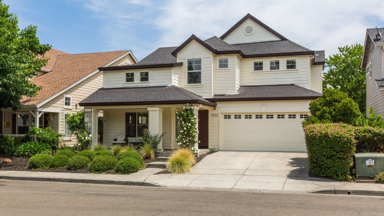Curb Appeal of a California Wine Country Home