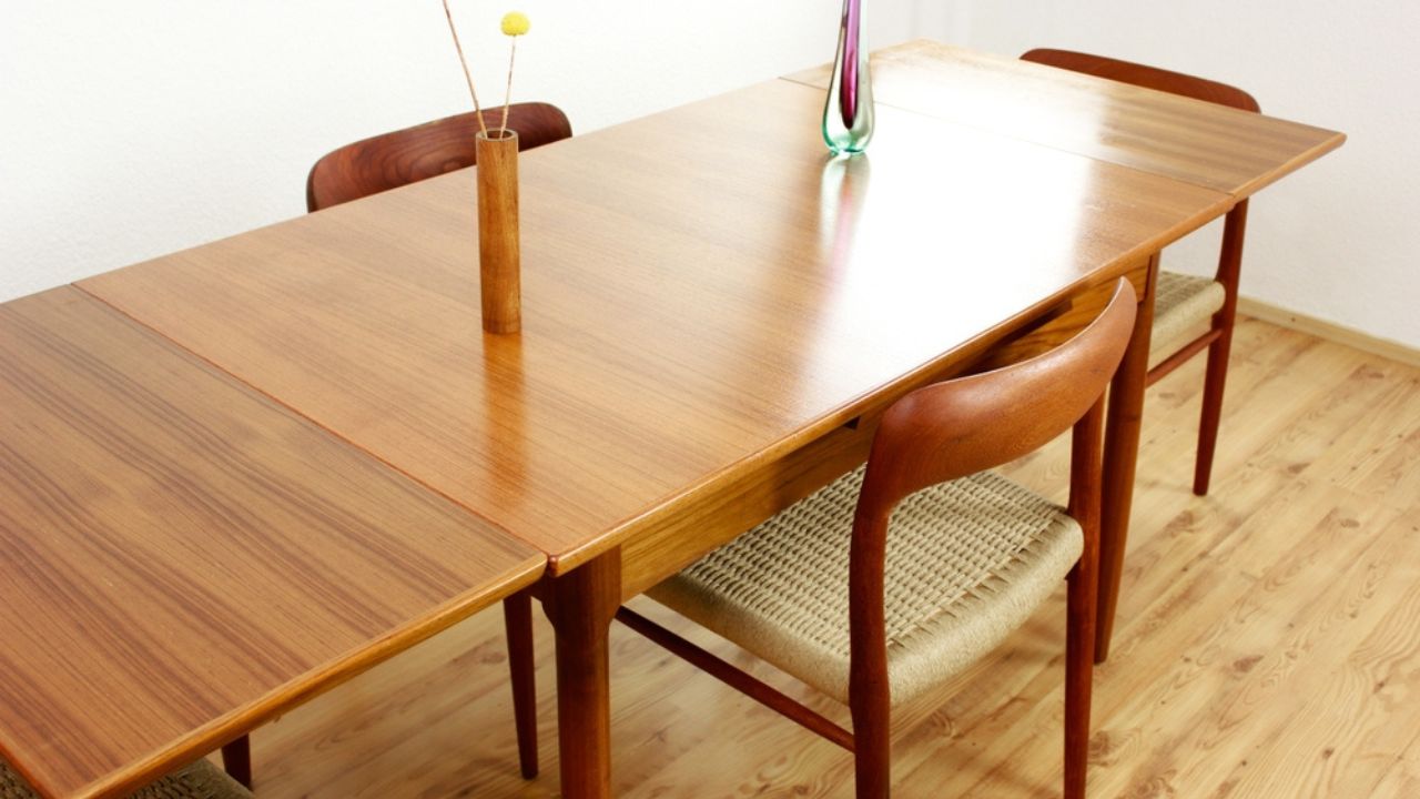 A Mid Century Teak Dining Table with four chairs from the 50s 60s Danish Design Vintage Dining solid wood Modern antique 50s 60s