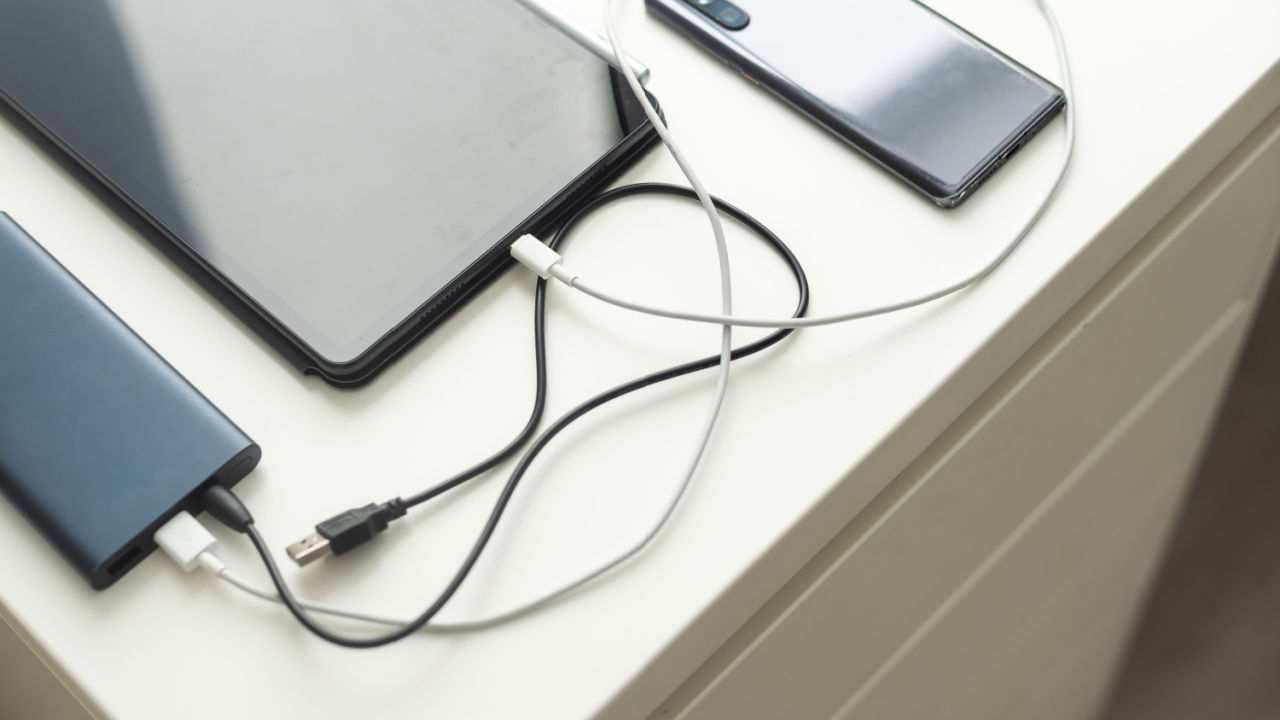 electronics charging ipad iphone charging bank