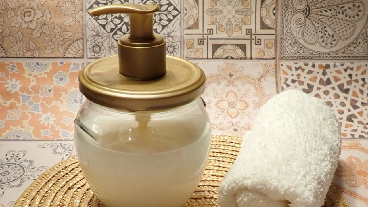 Step by step. A soap container made from a mason jar. Step 11 from 12. Option 2