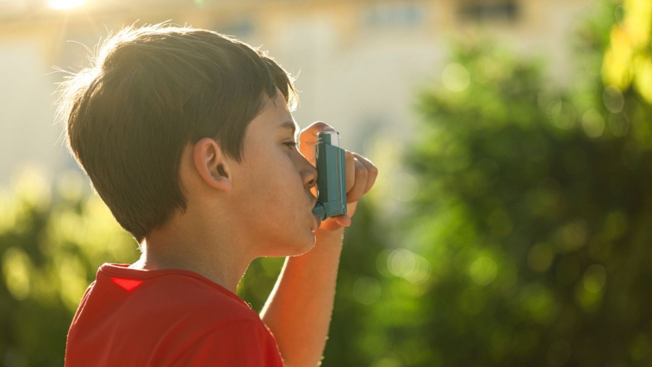 Asthmatic child with inhaler on the street to avoid asthma related symptoms