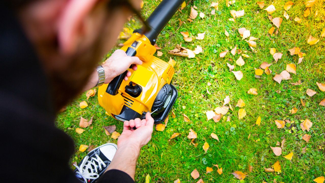 Starting a handheld, cordless, elect