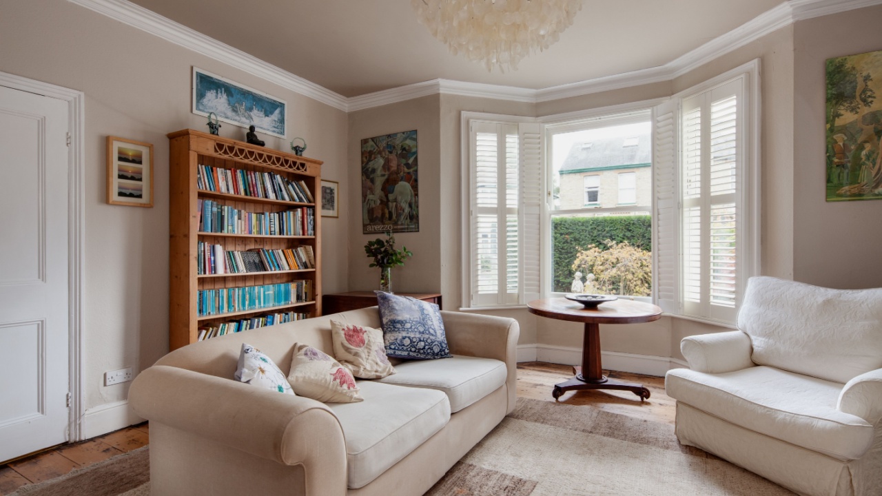 Cambridge, England - August 24 2018: Luxury traditional furnished victorian living room with modern furniture bay window