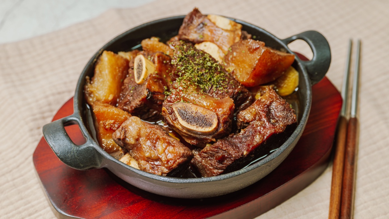 galbijjim, Korean Braised Short Ribs : Beef short ribs, trimmed of fat, seasoned in sweet soy sauce, and braised until tender with carrots, chestnuts, ginko nuts, and other vegetables.