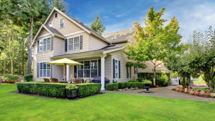 3 Tips to Keep Grass from Growing Under the Fence (to Save Time Mowing)