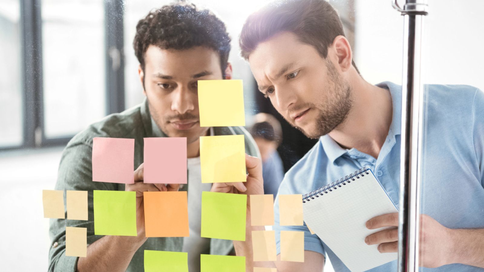 Casual businessmen working at office, sticky notes