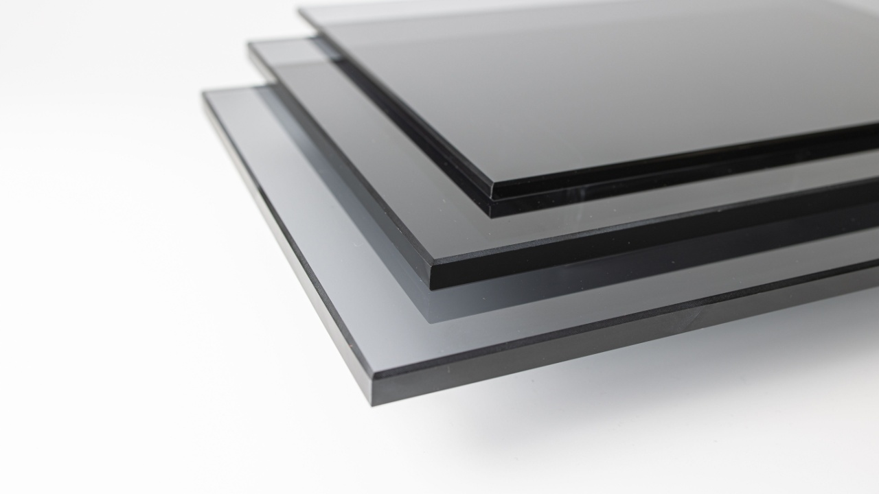 Sheets of Factory manufacturing tempered clear float glass panels cut to size.