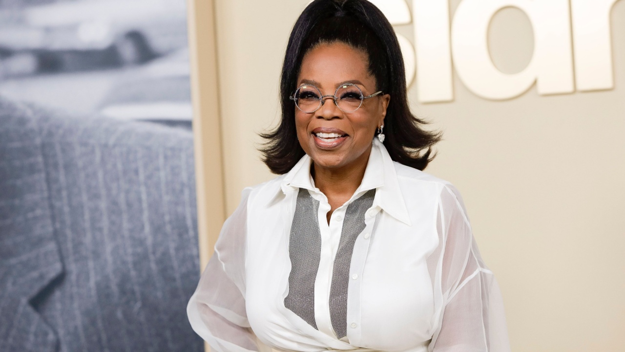 LOS ANGELES - SEP 21: Oprah Winfrey at the Premiere of Apple TV +'s Sidney at the Academy Museum of Motion Pictures on September 21, 2022 in Los Angeles, California