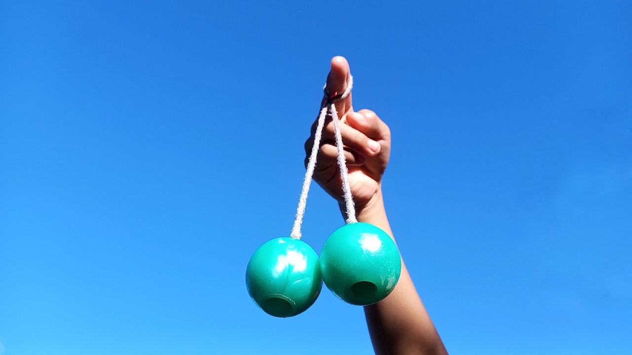 Lato-lato (Clackers, Clankers, Ker-Bangers) Toy