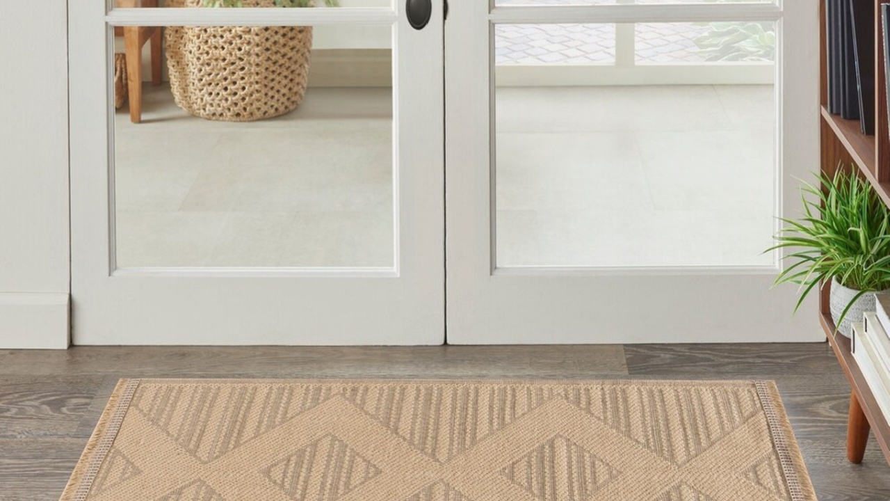 Hand woven and Jute Rug