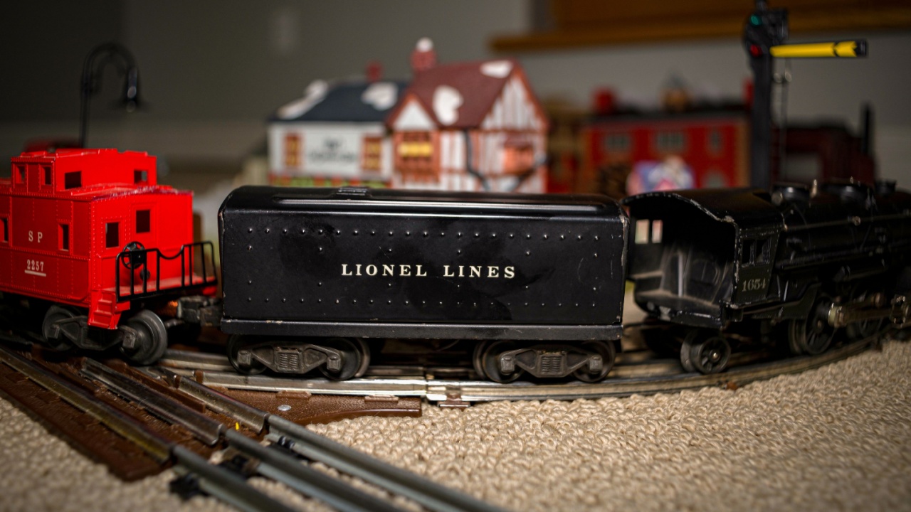 AUBURN, CA, U.S.A. - NOV. 22, 2023: A vintage Lionel toy train runs on a track past a toy village. 