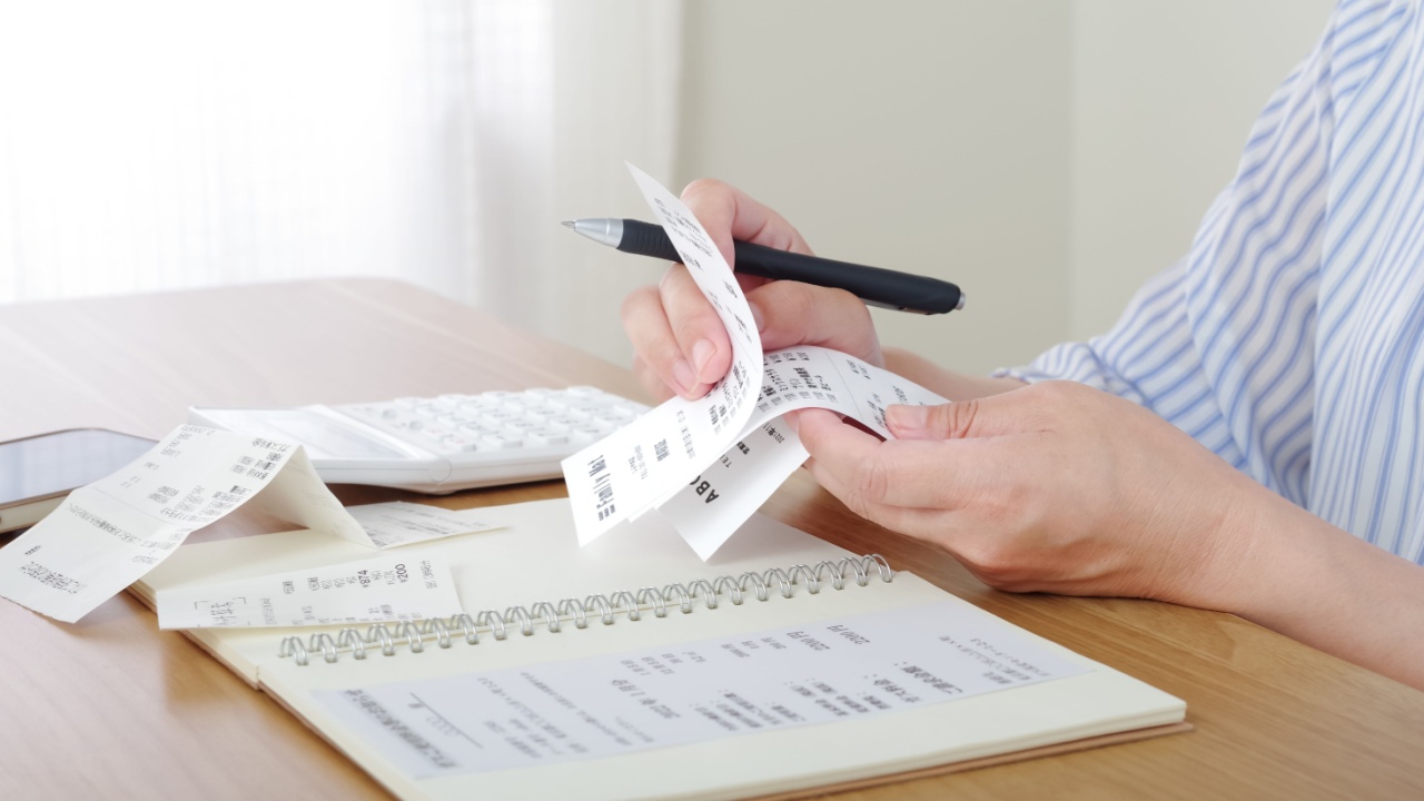 A woman who keeps a household account book and manages money
