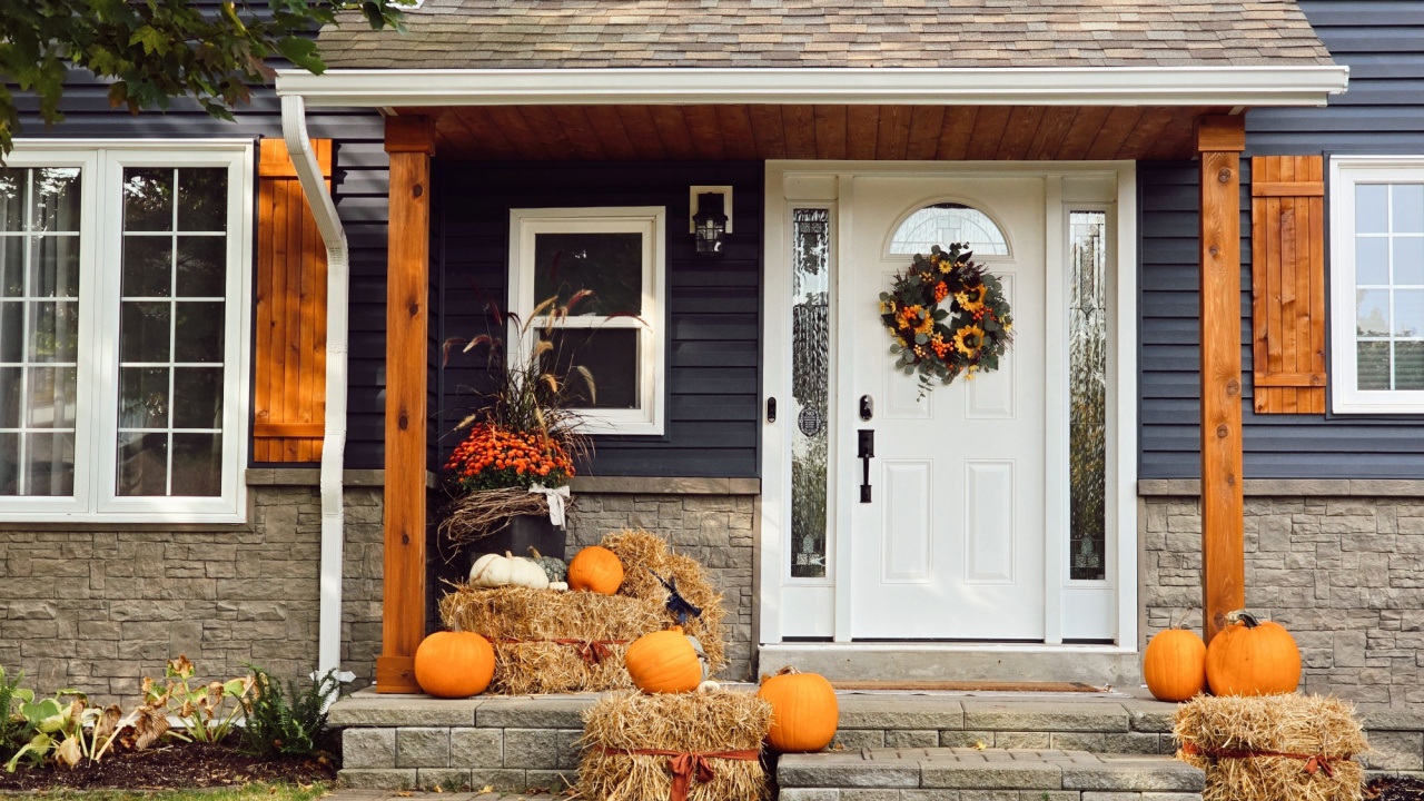 The house is decorated for Halloween. Pumpkins for Halloween