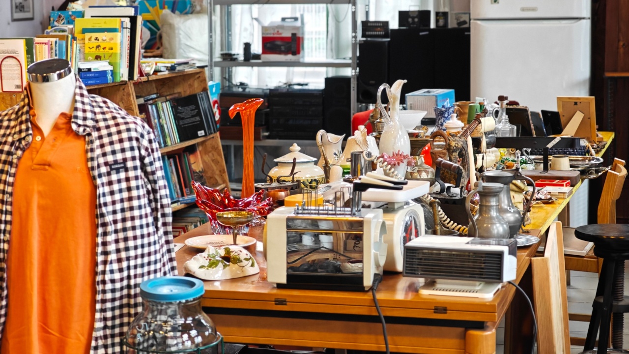 Turin, Triciclo - Second-hand market, Italy, – 05.10.2025 Colorful collectibles and nostalgic artifacts fill every corner of a welcoming thrift store