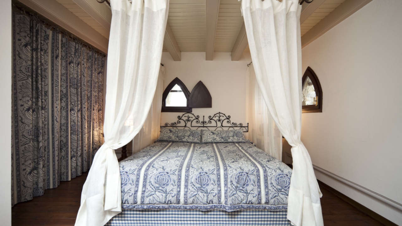 tower, luxury residential apartments, canopy bed