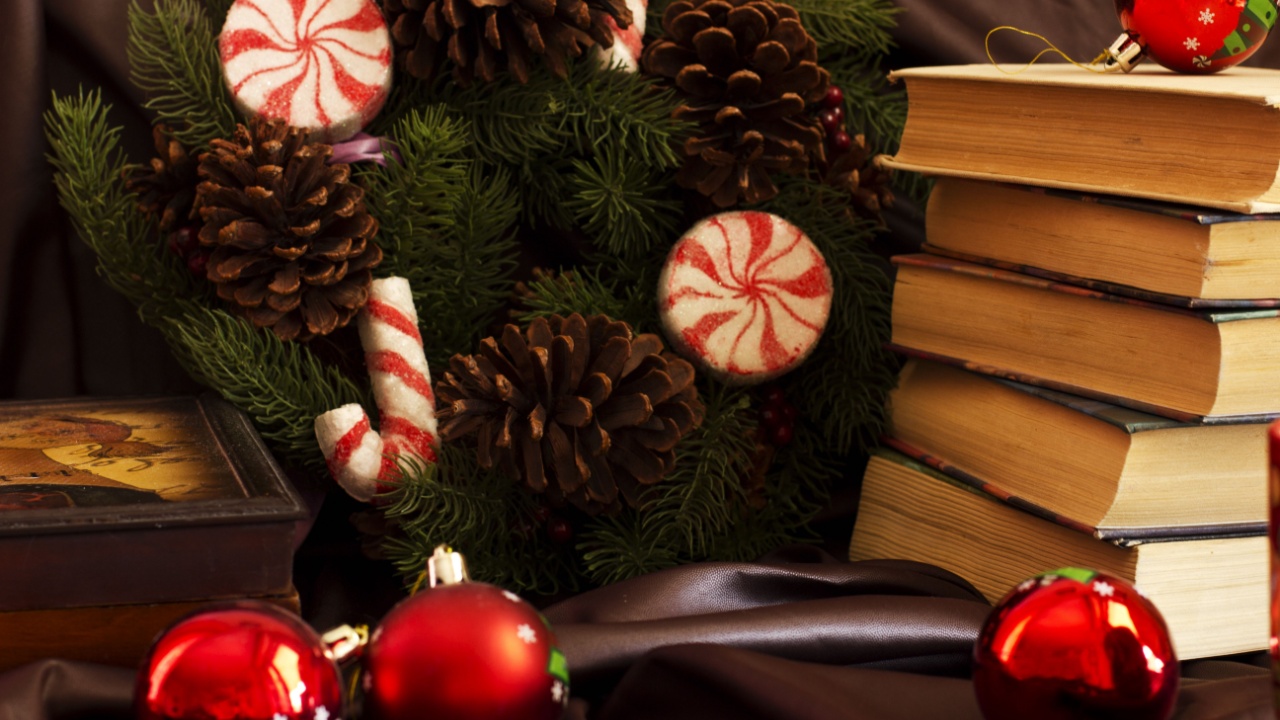 New Year's composition from the mugs, books, caskets, Christmas balls and a spruce wreath