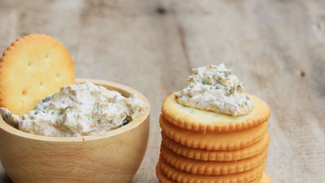 Crackers with tuna salad