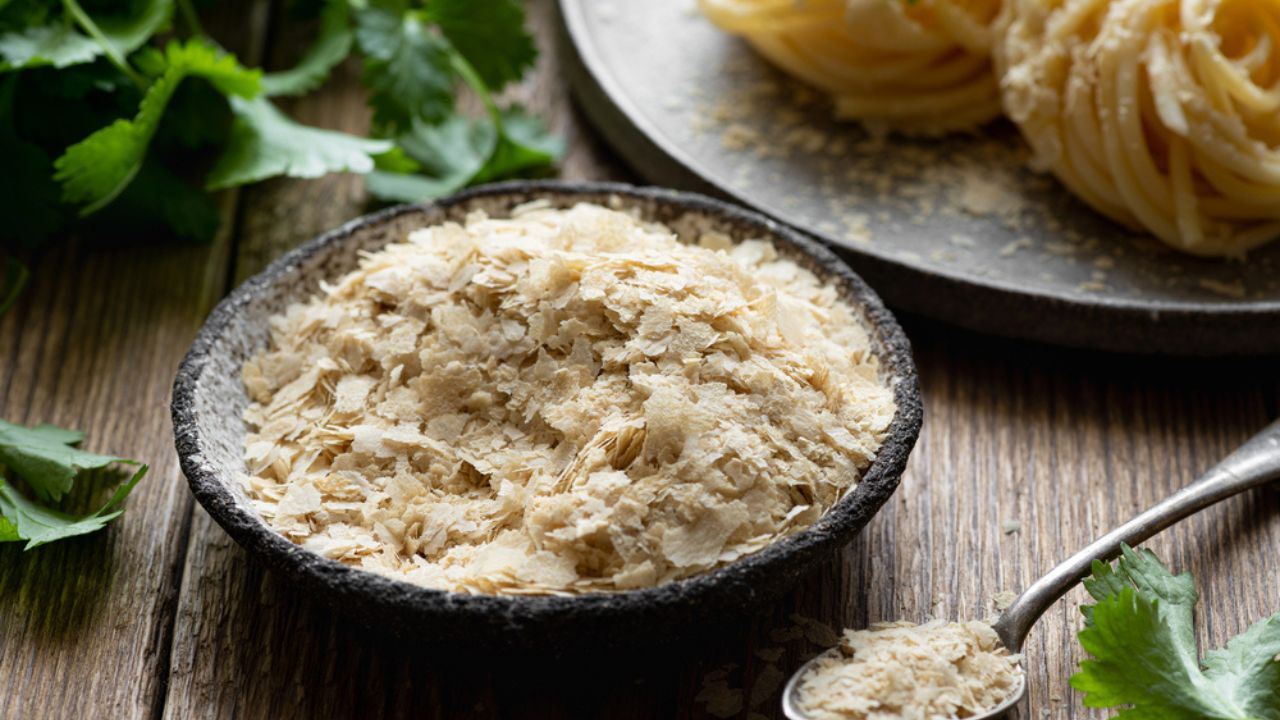 Nutritional yeast flakes