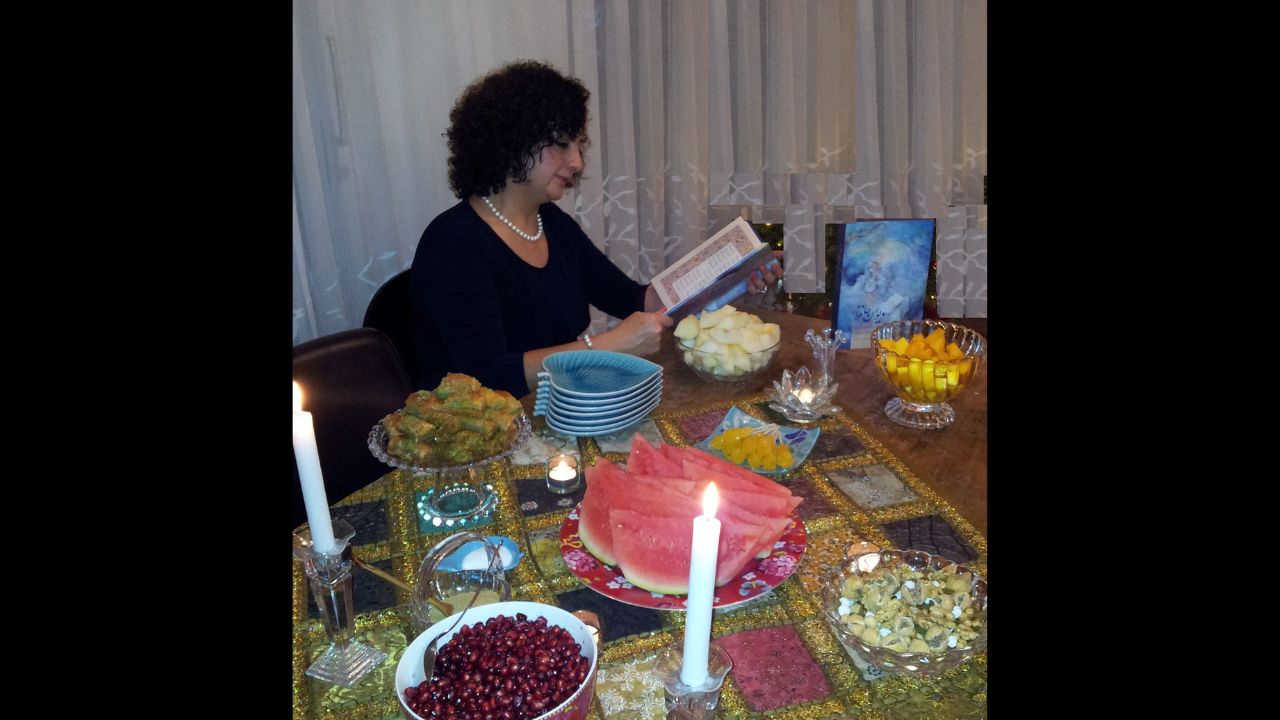 Persian woman recites Hafez poems in Yalda Night