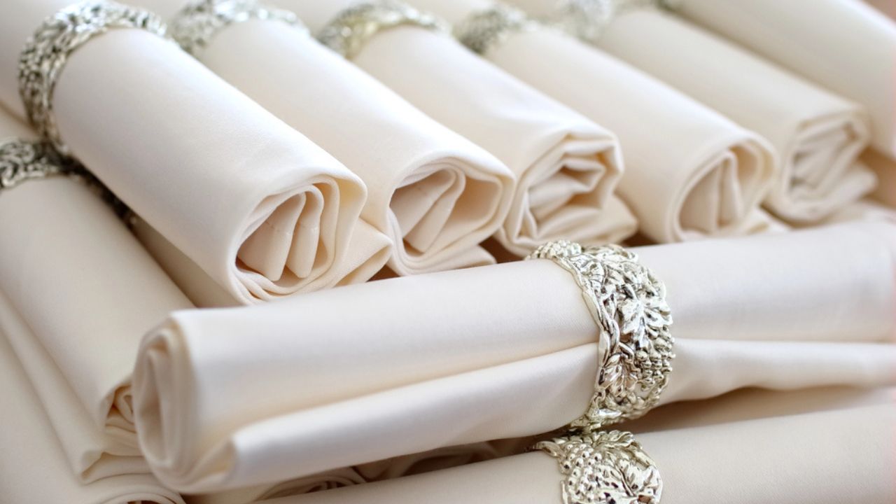 Set napkins with rings