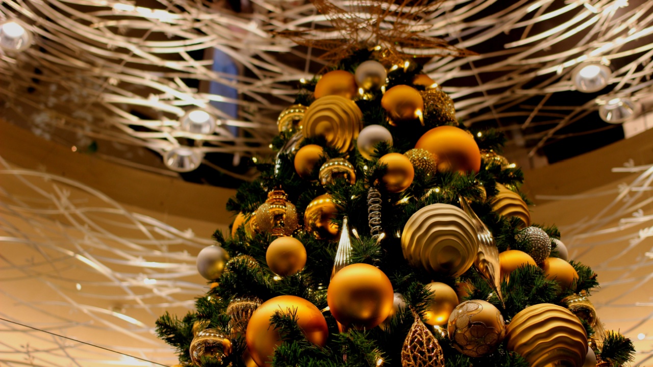 Ginza glittering golden Christmas tree